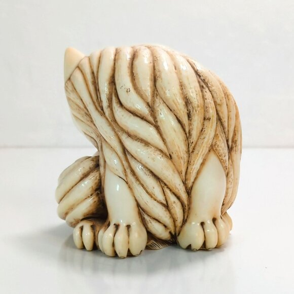 Vintage Resin Cat Figurine Cream White Grooming Licking Pose Decor - Picture 3 of 7